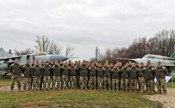 Sikeres tanfolyam a pápai légibázison