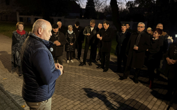 Gyertyagyújtással emlékeztek az '56-os forradalom vérbe fojtására Pápán