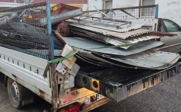 Szabálytalanul szállította a fémhulladékot, a rendőrök eltiltották a járművezetéstől