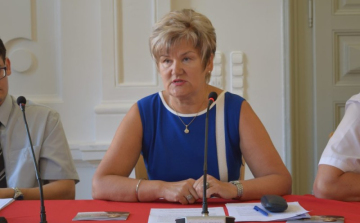 Elköszönt a képviselőktől Kanozsainé dr. Pék Mária főjegyző asszony