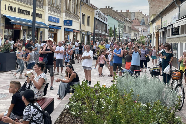 Rock zene, hűsítő italok és kiváló hangulat a Kossuth utcán!