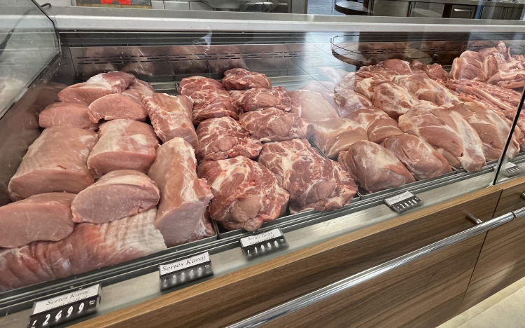 Szerdán a pápai húsáru-kereskedők NAV ellenőrzésre számíthatnak