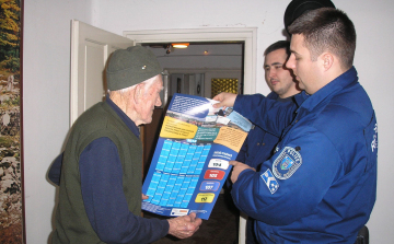 Idős sértetteknél jártak a pápai rendőrök