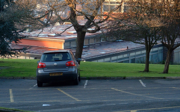 Hogyan védhetjük meg garázs nélkül autónk fényezését?