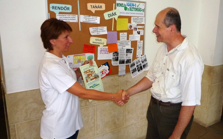 Oklevél és ajándék a tarczys diákoknak