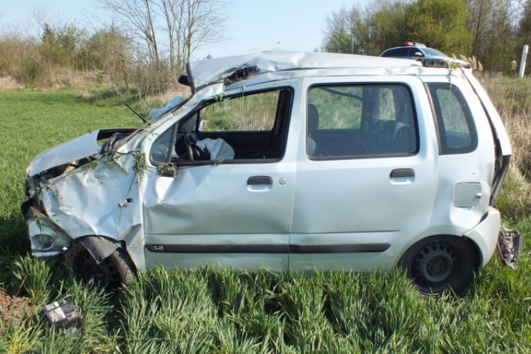 Bódultan vezetett, árokban kötött ki a 24 éves pápai sofőr 