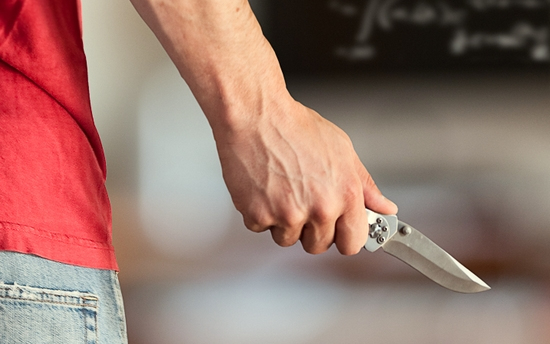 Rendőrökre támadt egy vaszari férfi!