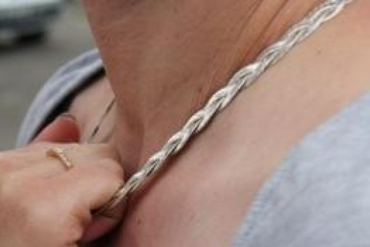 Idős nőket lopott meg