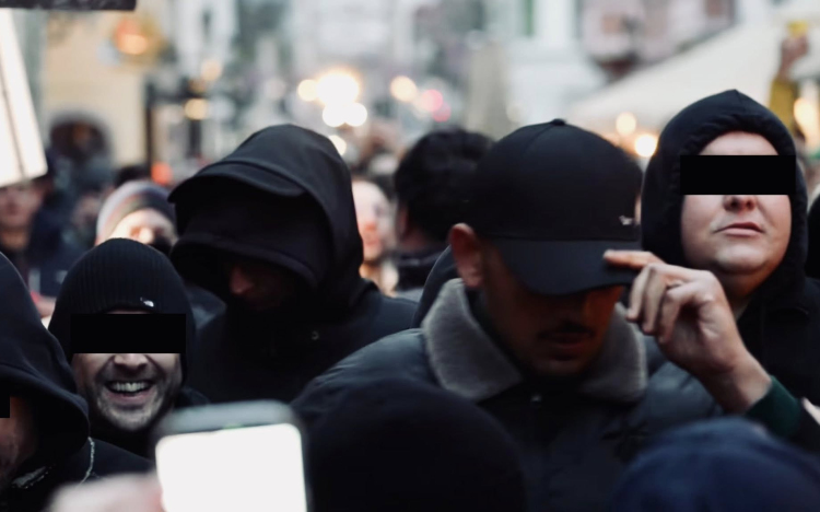 Győr polgármestere a fekete ruhások kitiltását kezdeményezi