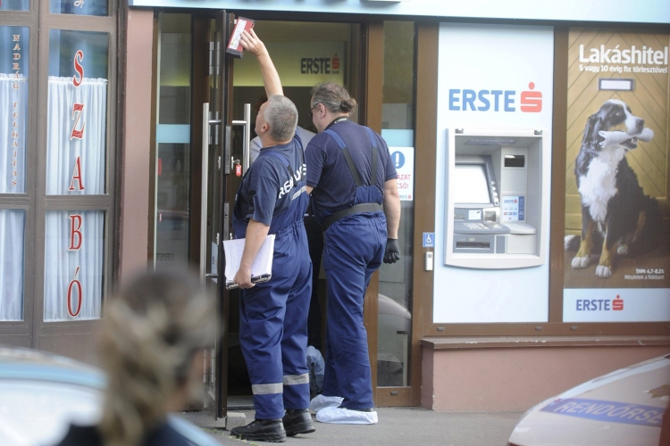 Kiraboltak egy budapesti bankot - VIDEÓVAL