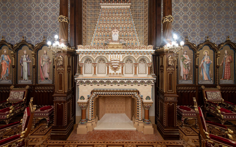 Elképesztően látványos lett a Budavári Palota Szent István-terme, amely pápai iparosok keze munkáját is dicséri