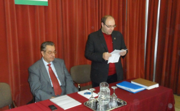 Ágh Attila: Az ellenzék leváltja a kormányt