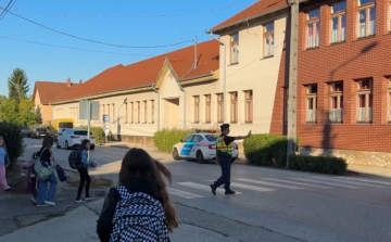 A rendőrség, a polgárőrség és a közterület-felügyelet közösen segítették az iskolakezdést