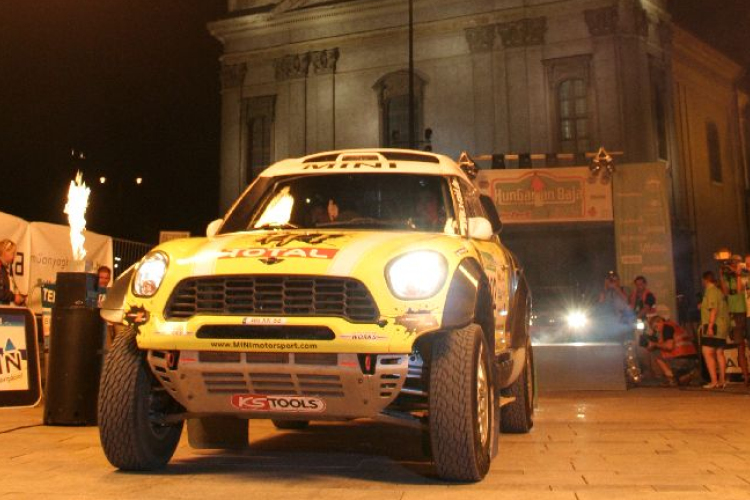 Rajtceremónia a pápai Fő téren - Megkezdődött a 10. Hungarian Baja