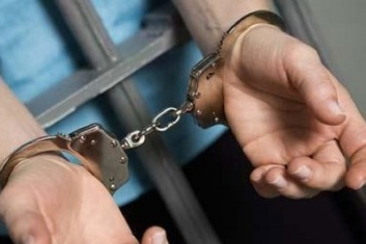 Rendőrkocsikat tört-zúzott egy őrjöngő német férfi Salgótarjánban