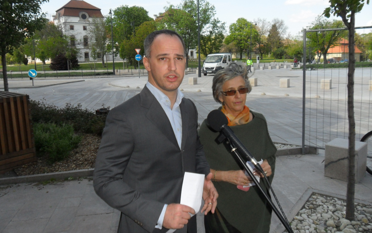 Együtt: Több pénzt a pápai utak felújítására