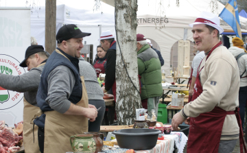 Megkezdődött a Böllérfesztivál Nemesgörzsönyben