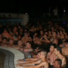 Éjszakai Fürdőzés a pápai Várkertfürdőben