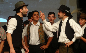 Csülök, cicege, jó borok, tánc és ének