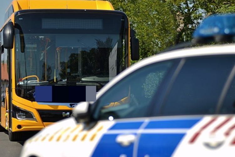 Olyan részeg volt a Malomsoknál elfogott buszsofőr, hogy alig tudta az úton tartani a járművet