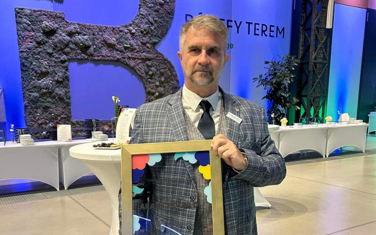 Arany Rózsa-díjat kapott Pápa városa