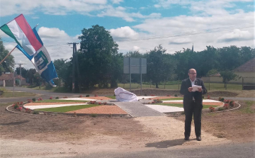 Vajda és Petőfi – »Akik mindig túlláttak a jelenen, gondolataikat, tetteiket mindig a jövőhöz igazították…«