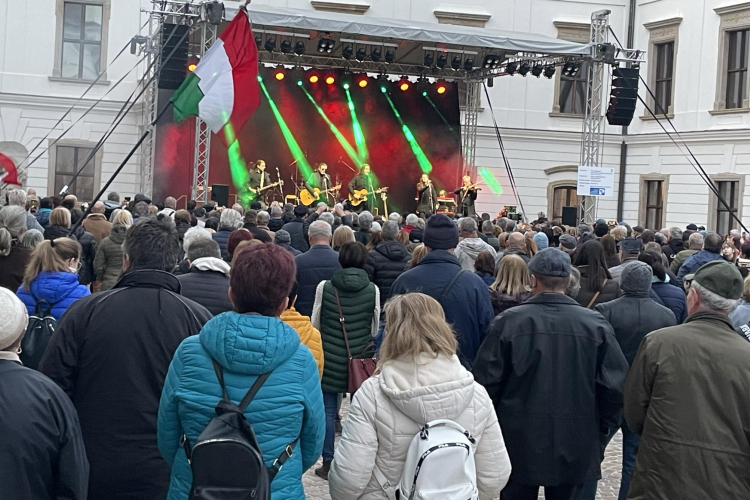 A Kormorán adott koncertet az Esterházy-kastély udvarán - Képgaléria