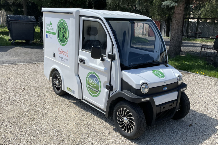 Új elektromos kishaszongépjárművet kapott az ESZI