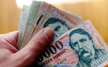 Eladta a kocsijában talált telefont