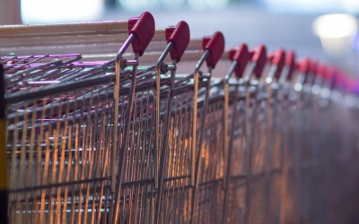 Hazatolta a bevásárlókocsit