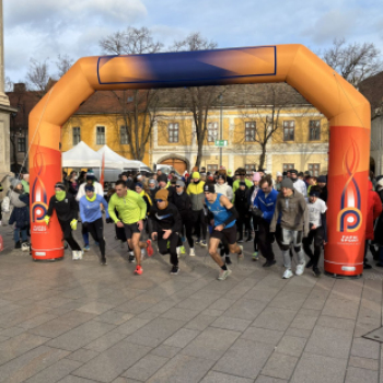 Ostormenet és Szilveszteri Futás a Fő téren - Pápa