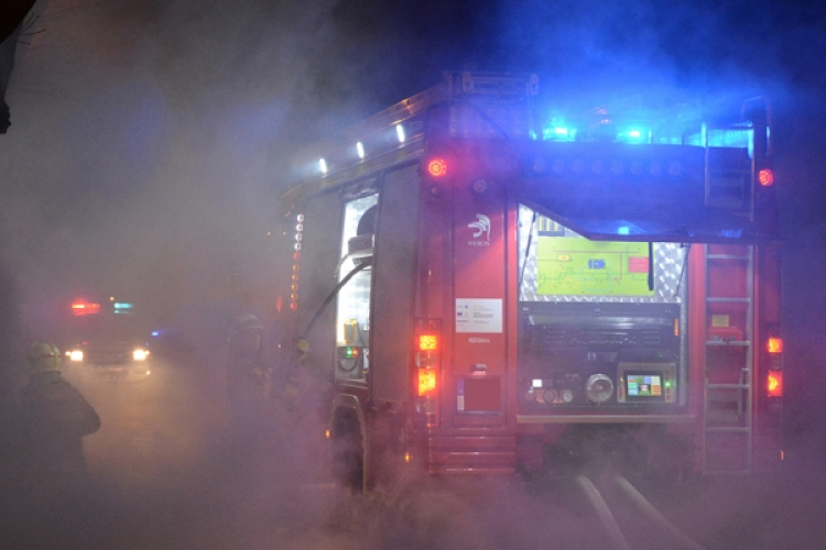 Kigyulladt egy garázs Dákán