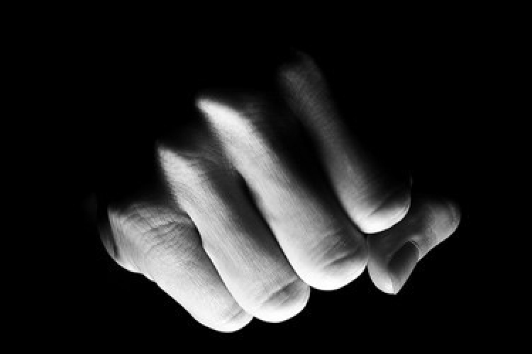 Testvérpárt bántalmazott