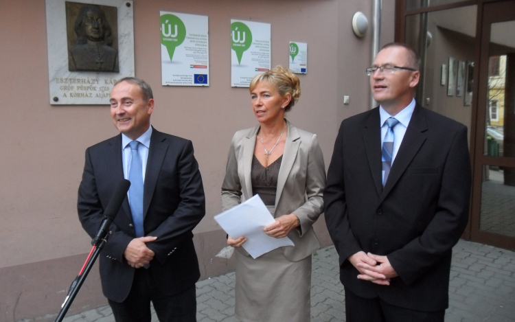 Másfél milliárdból fejlesztik a pápai kórházat