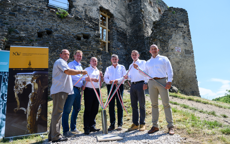 Megújul a somlói vár