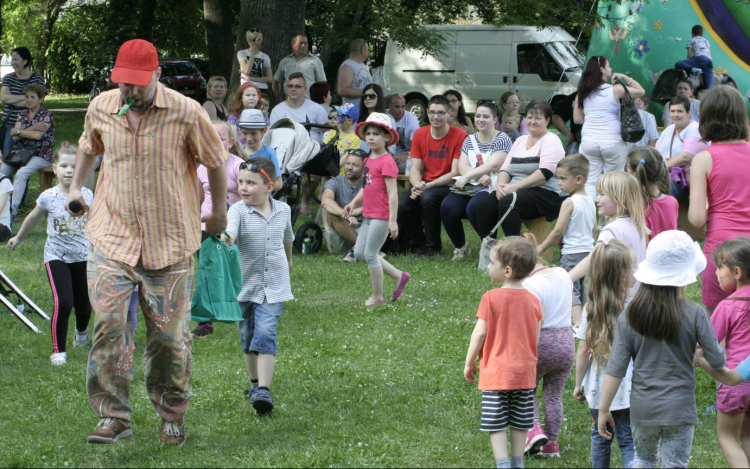 Vidámság az Erzsébet ligetben