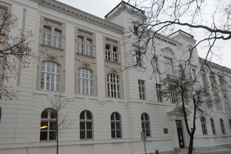 Felújították a Refi homlokzatát