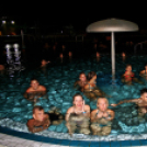 Fürdőztek az éjszakában