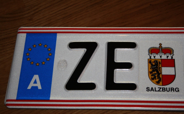 Ellopott egy osztrák rendszámot és felszerelte rendszám nélküli autójára, vádat emeltek ellene