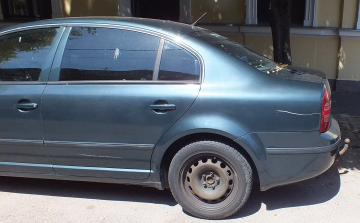 Négy autót rongált meg