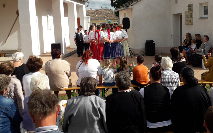 Az értékek jegyében