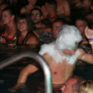 Éjszakai Fürdőzés a pápai Várkertfürdőben