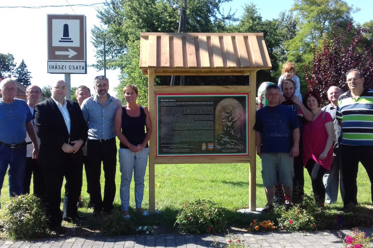 Hetven esztendeje áll  az ihászi csata névtelen hősi honvédemlékműve