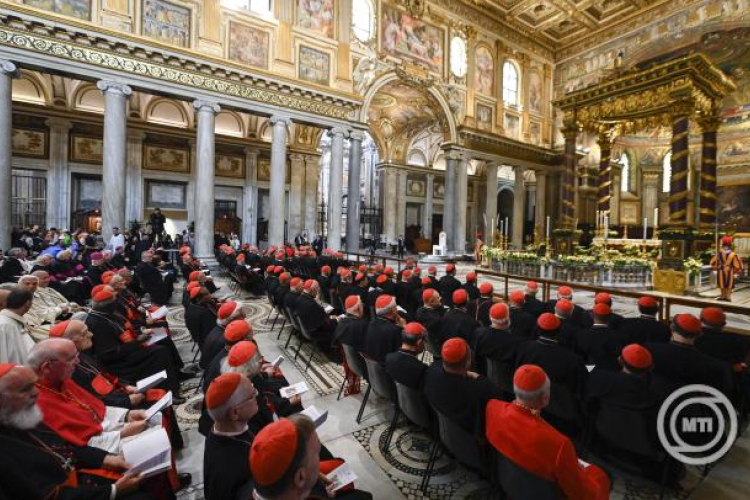 Szentszéki szóvivő: május 7-én kezdődik a pápaválasztó konklávé