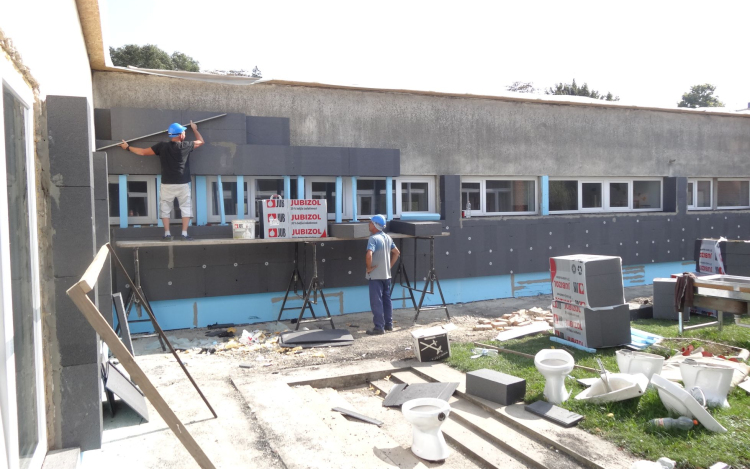 A terveknek megfelelően halad a Napsugár Bölcsőde teljes körű felújítása