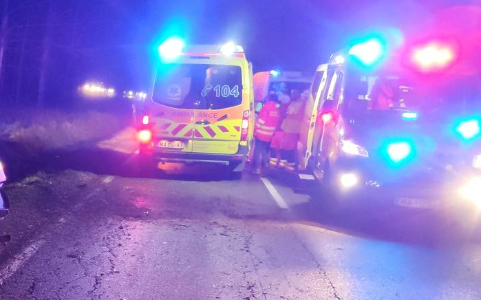Árokba csúszott egy autó a 83-ason Győr felé