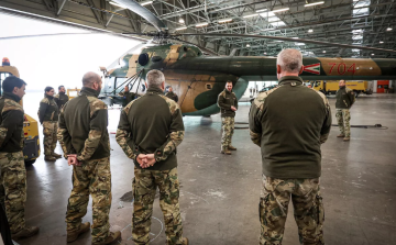 Várható és váratlan helyzetekre is felkészültek a pápai repülésirányítók