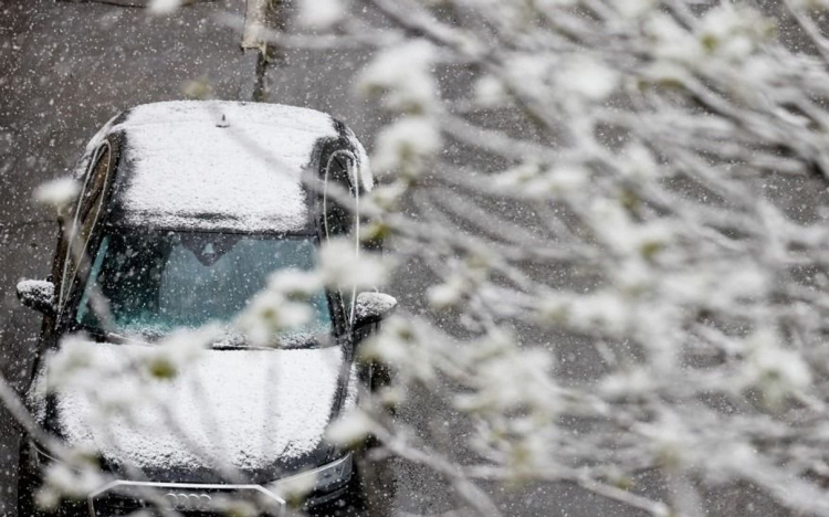 Vigyázzon az utakon, ónos és havas eső várható ma!