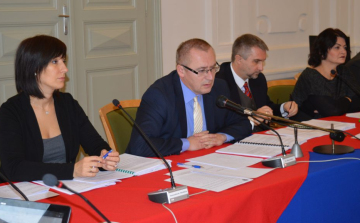 Marad a kommunális adó