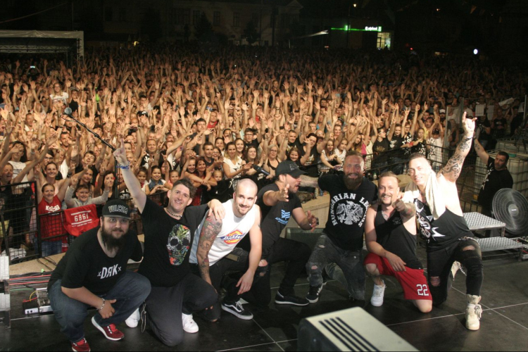 A Kowalksy meg a Vega fergeteges koncertje a Pápai Játékfesztiválon